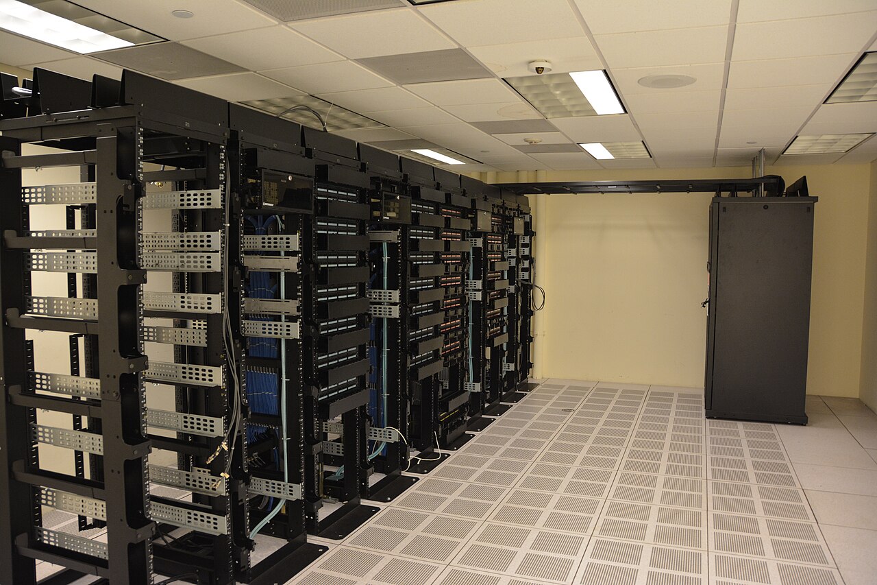 VPS vs Dedicated Server for AI Workloads: When to Upgrade